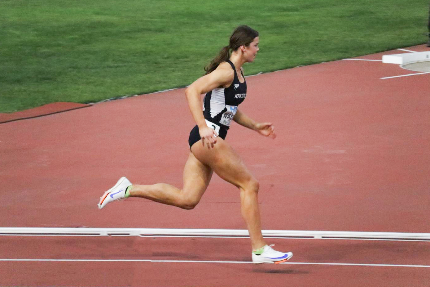 Madeleine Waddell Smashes 400m U17 & U18 Records